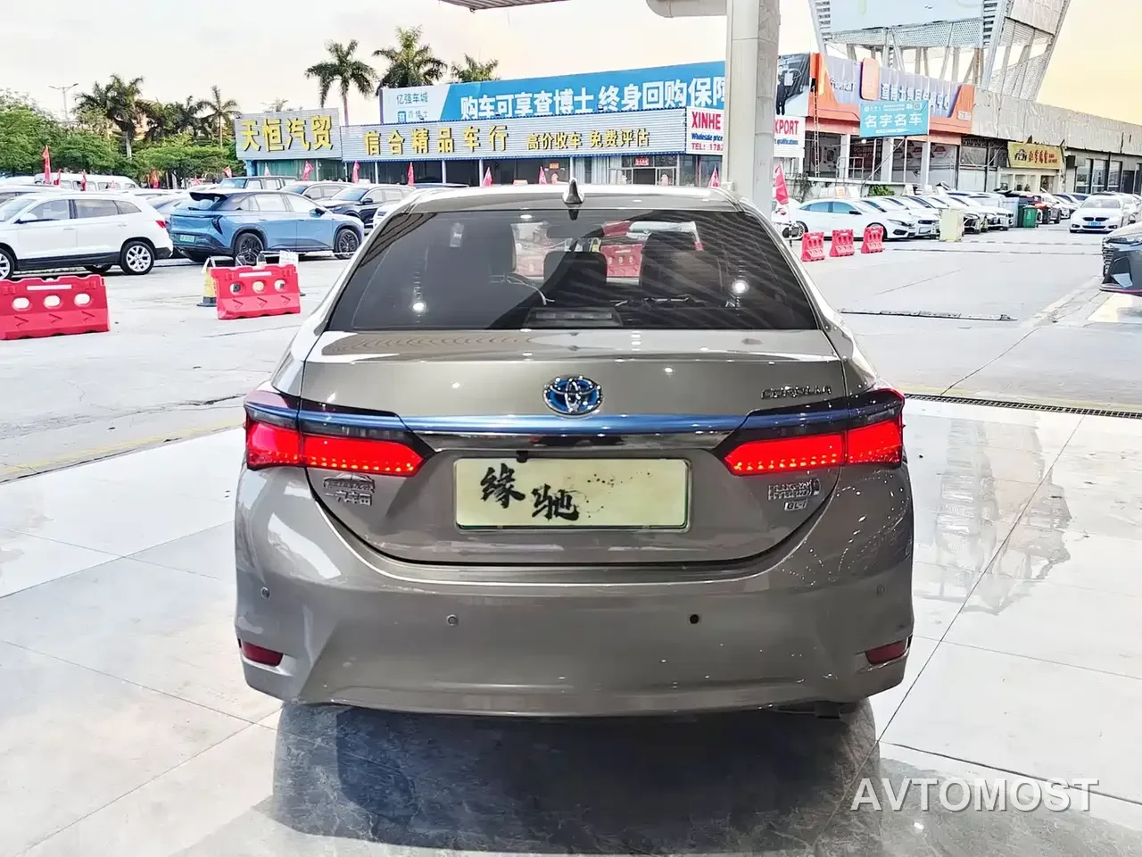 Toyota Corolla Twin Engine E+ 2020 1.8L E-CVT Comfort Edition — фото 2