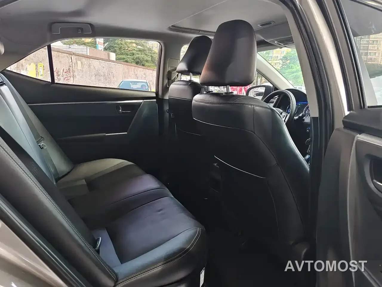 Toyota Corolla Twin Engine E+ 2020 1.8L E-CVT Comfort Edition — фото 7