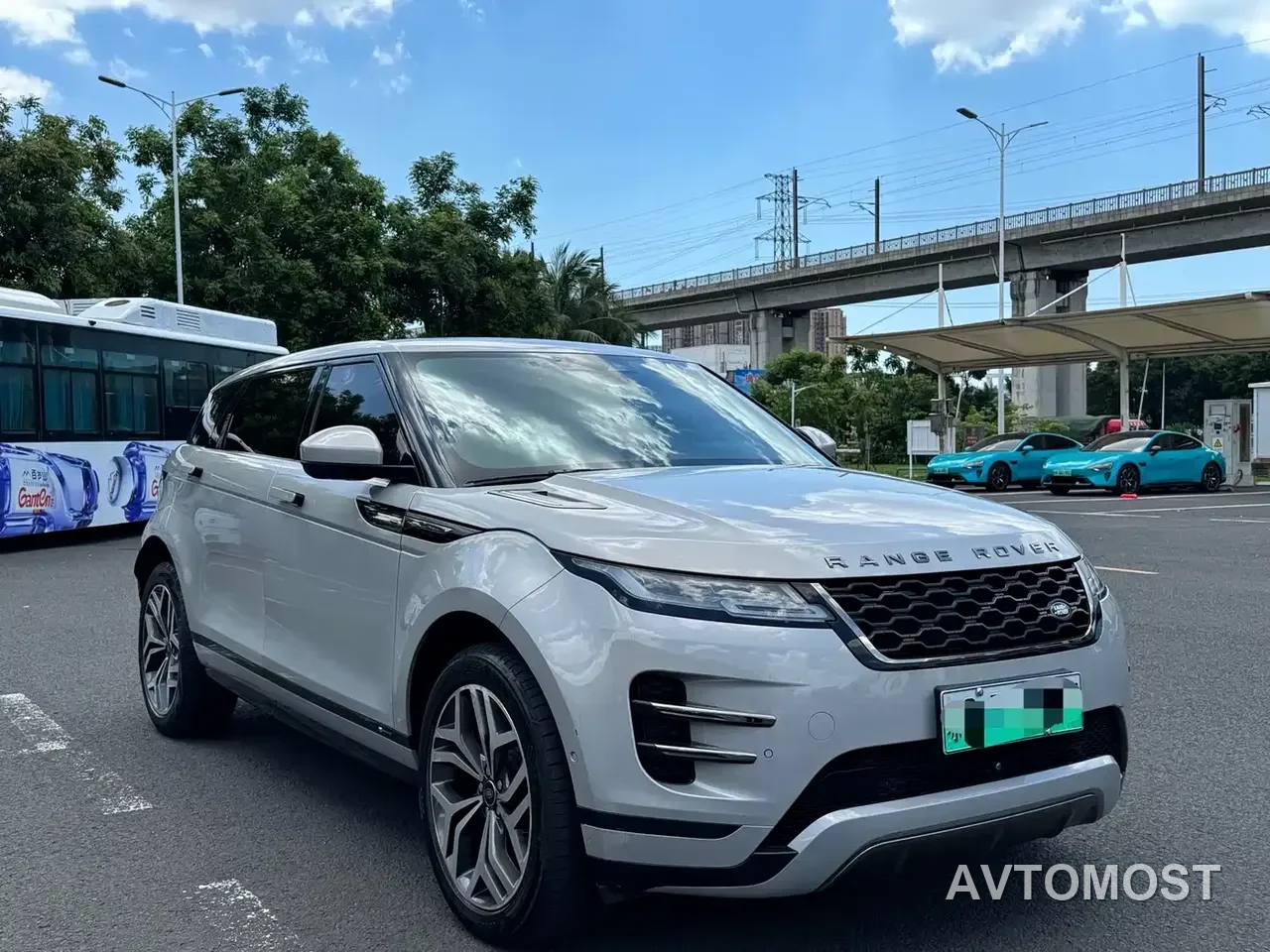Land Rover Range Rover Evoque New Energy 2022 Range Rover Evoque L P300e Plug-in Hybrid — фото 2