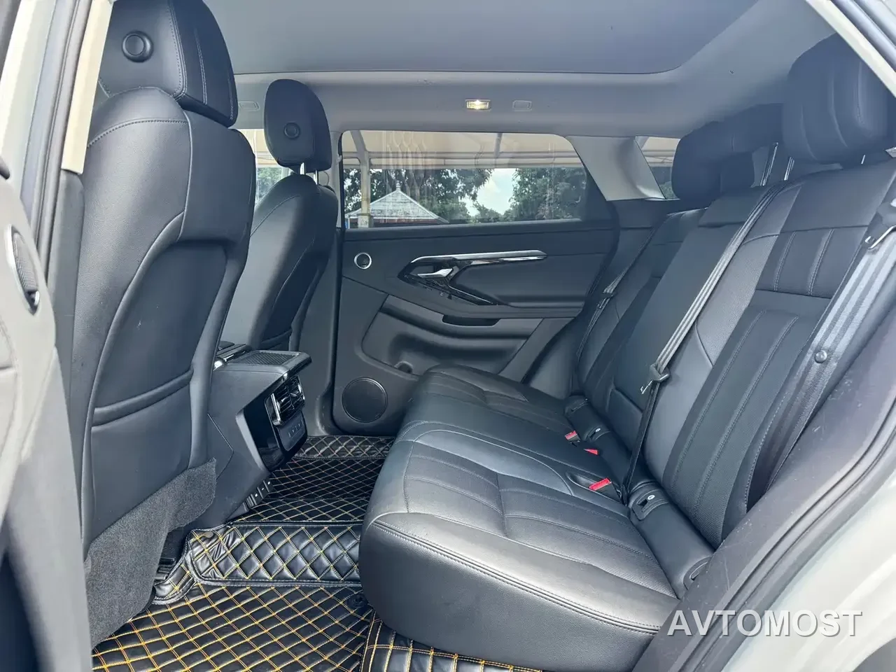 Land Rover Range Rover Evoque New Energy 2022 Range Rover Evoque L P300e Plug-in Hybrid — фото 9