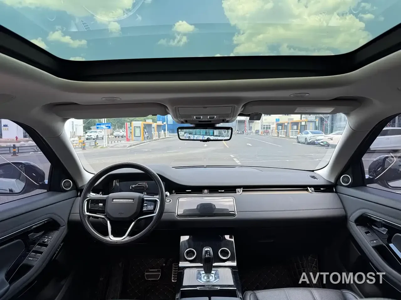 Land Rover Range Rover Evoque New Energy 2022 Range Rover Evoque L P300e Plug-in Hybrid — фото 5