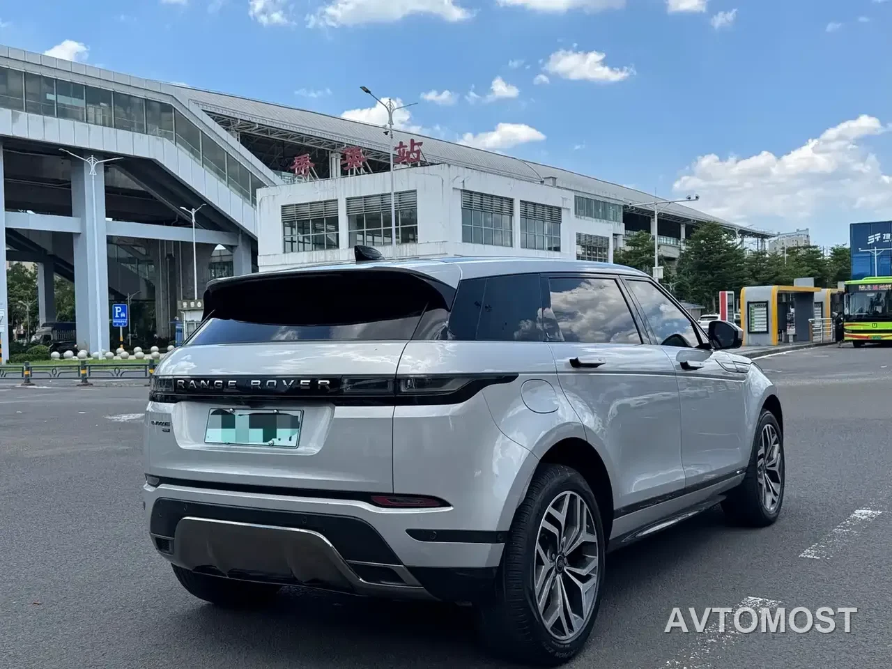 Land Rover Range Rover Evoque New Energy 2022 Range Rover Evoque L P300e Plug-in Hybrid — фото 4