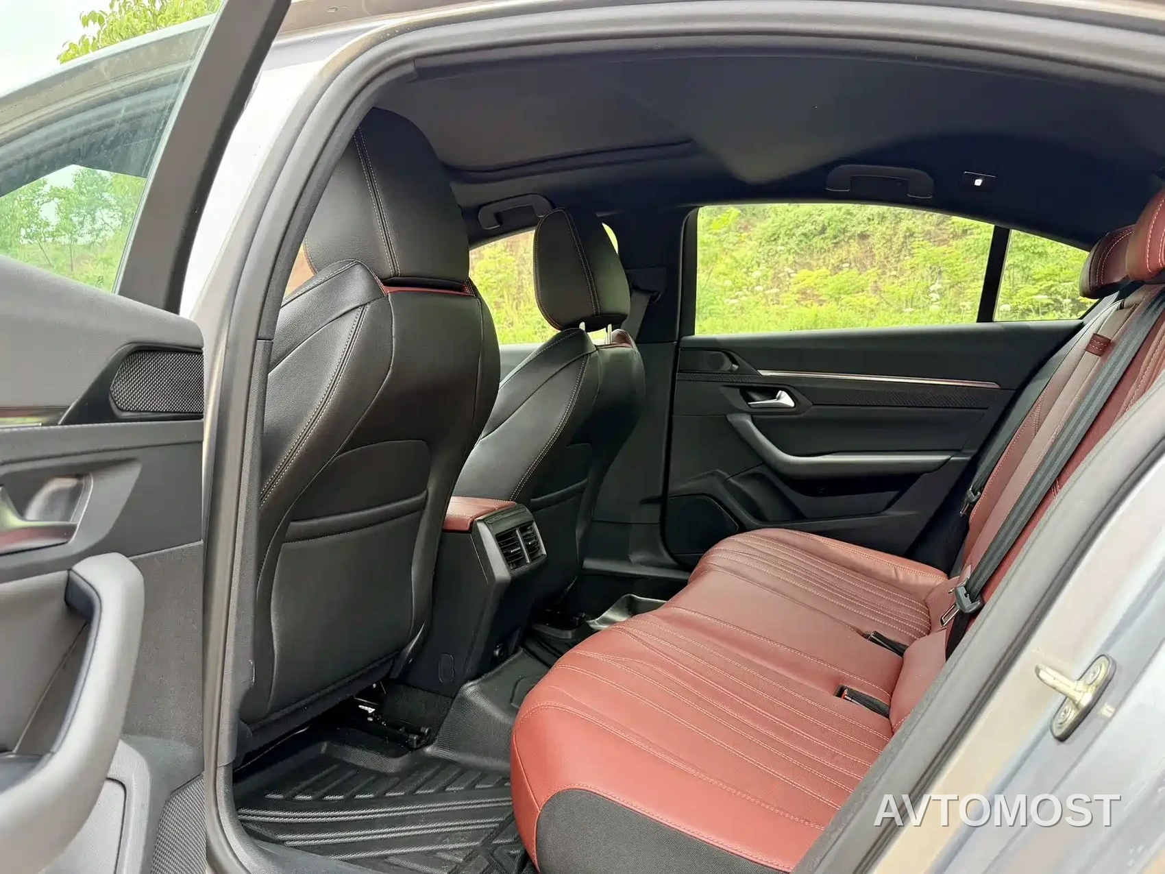 Peugeot 508 2022 508L 400THP PureTech Driving Control Edition — фото 11