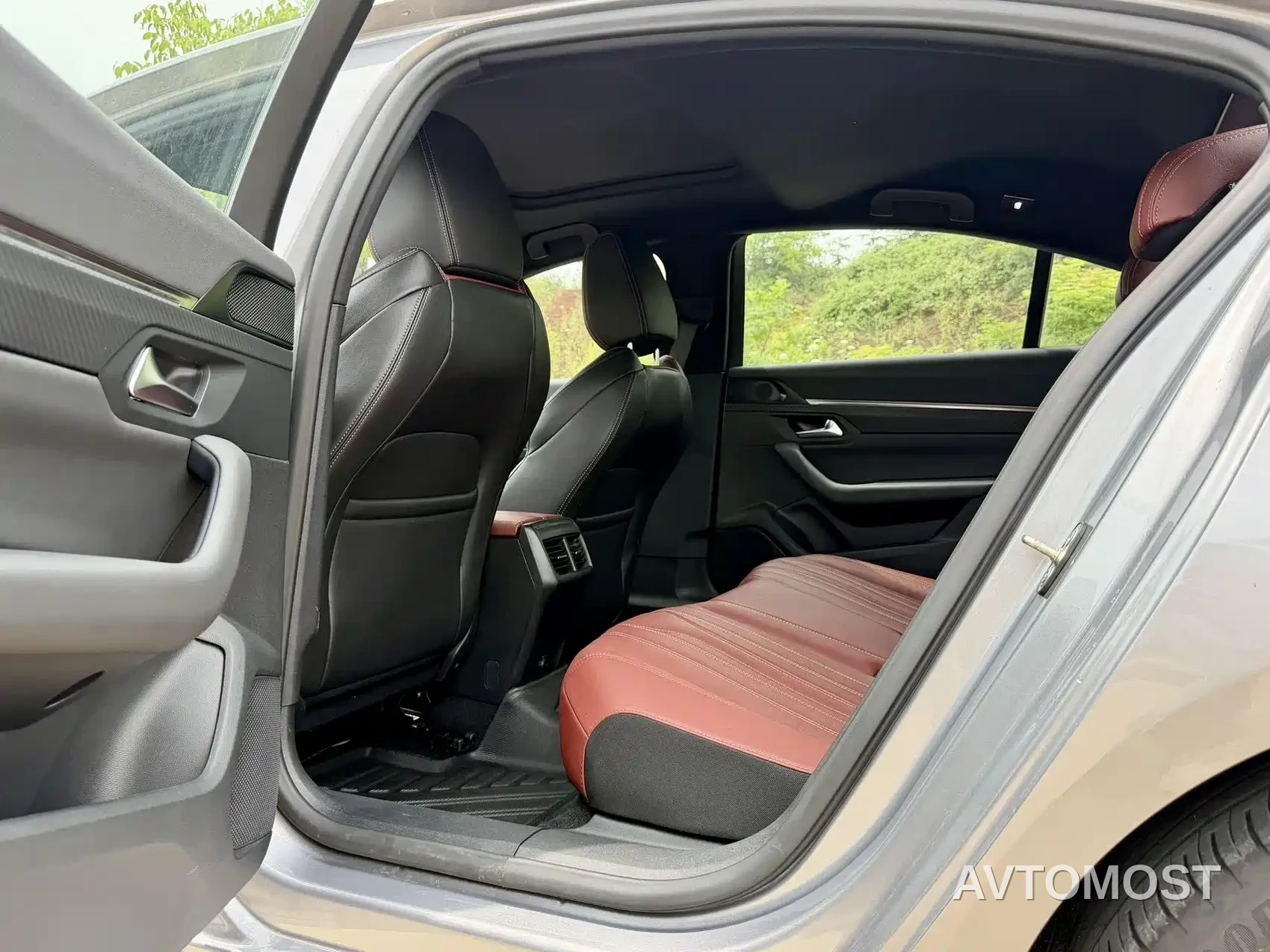 Peugeot 508 2022 508L 400THP PureTech Driving Control Edition — фото 12