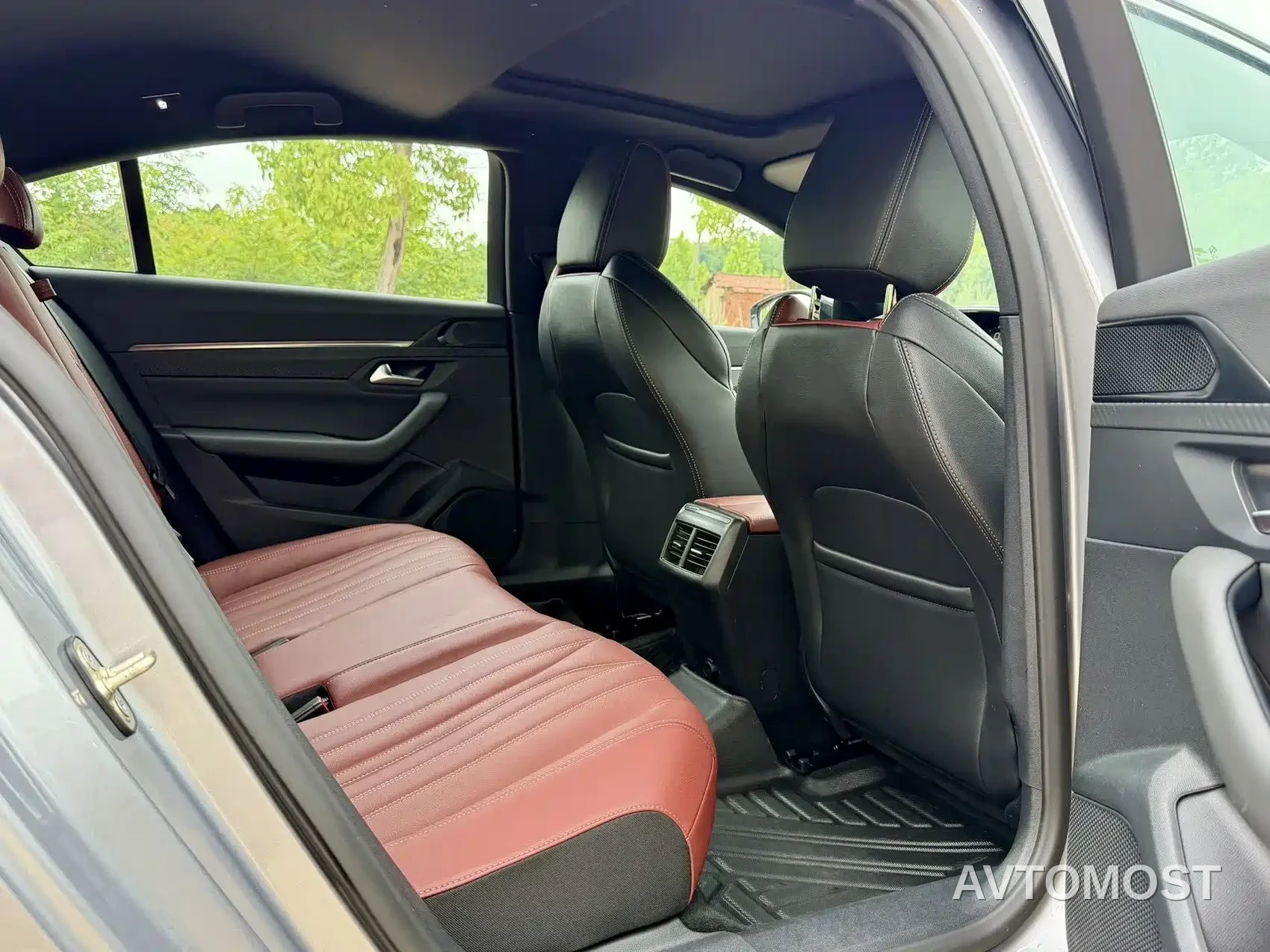 Peugeot 508 2022 508L 400THP PureTech Driving Control Edition — фото 15