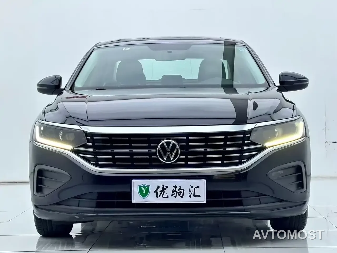 Volkswagen Passat 2022 280TSI Business Edition — фото 1