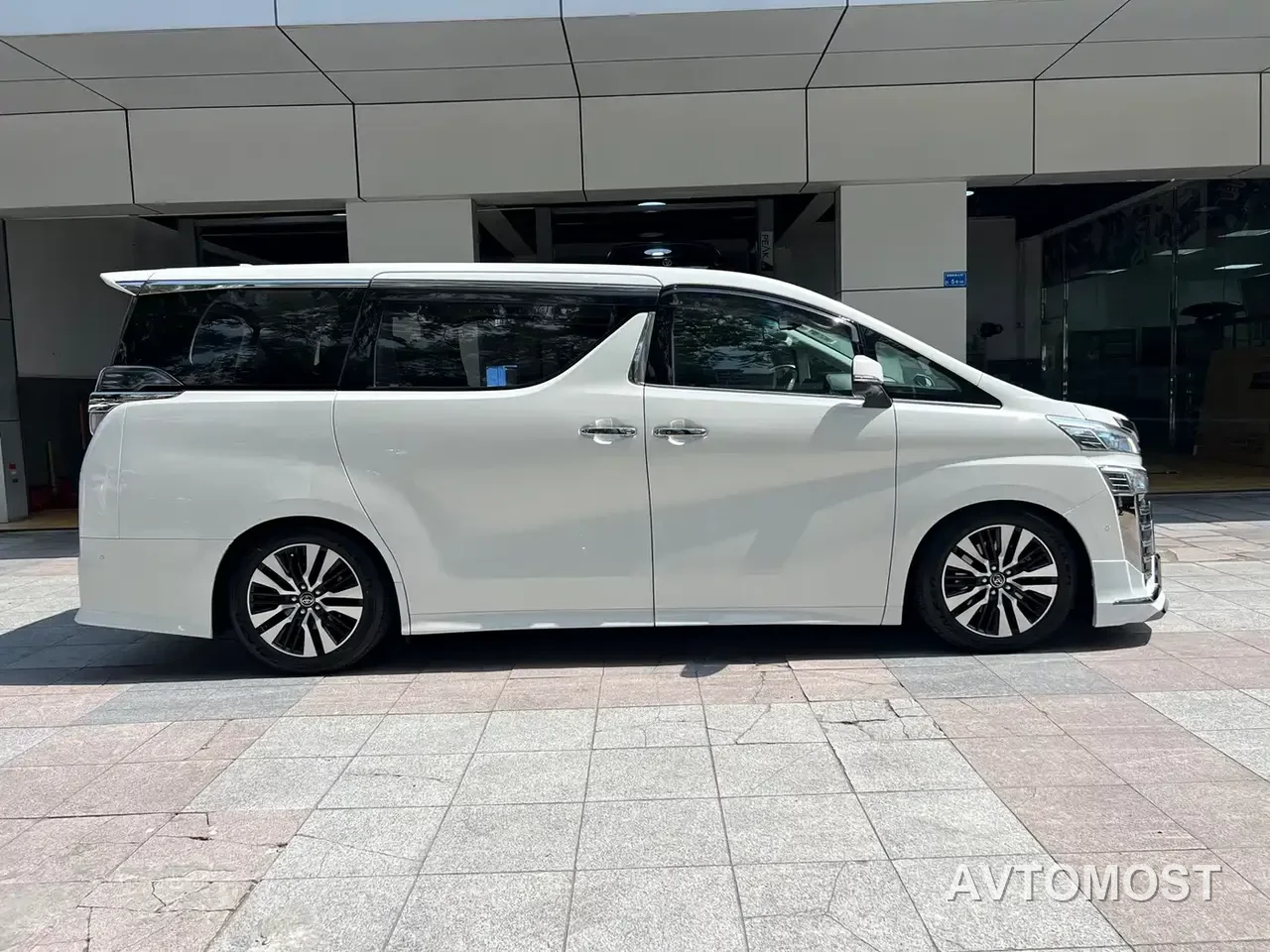 Toyota Vellfire — фото 5