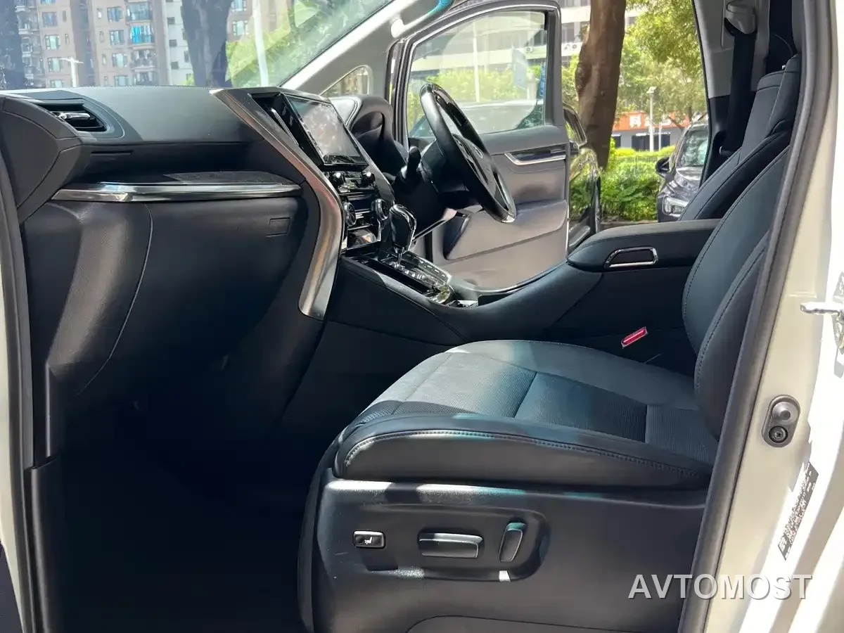 Toyota Vellfire — фото 12
