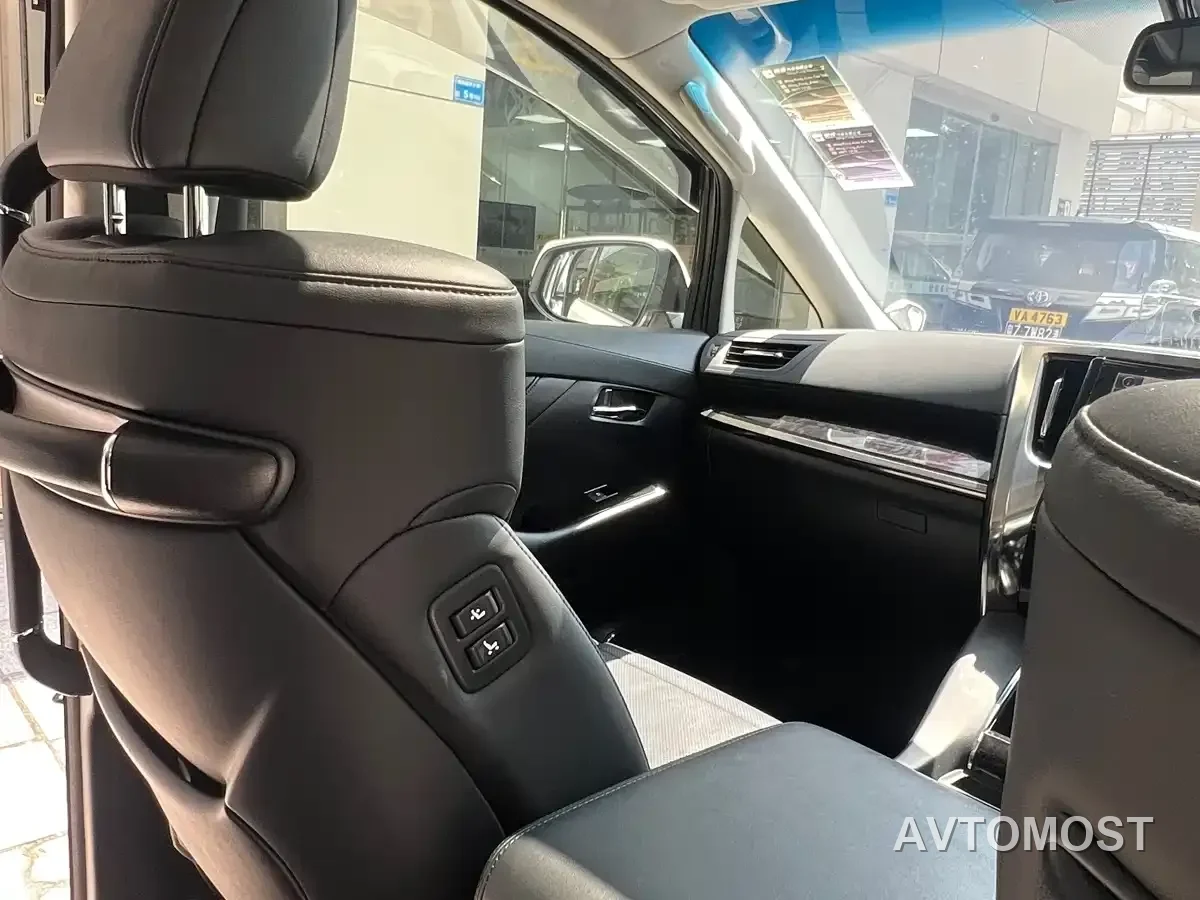 Toyota Vellfire — фото 13