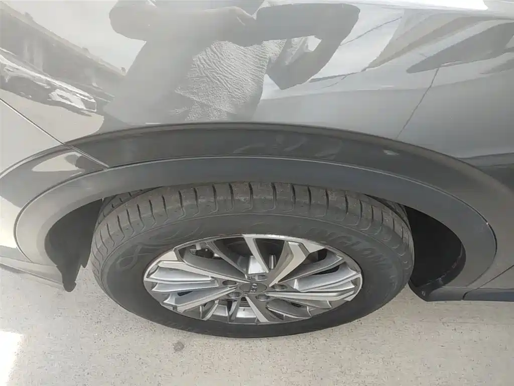 Geely Binyue 2021 1.4T DCT Platinum Edition — фото 23