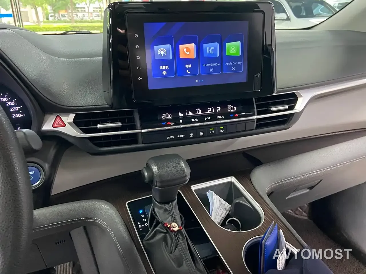 Toyota Granvia 2023 2.5L Hybrid Luxury Edition — фото 10
