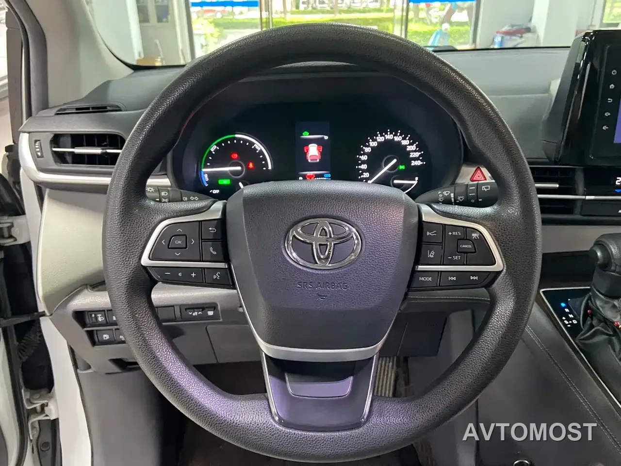 Toyota Granvia 2023 2.5L Hybrid Luxury Edition — фото 11