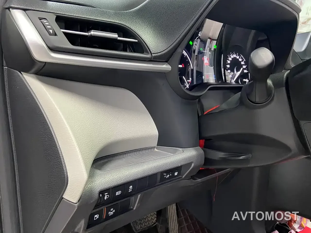 Toyota Granvia 2023 2.5L Hybrid Luxury Edition — фото 12