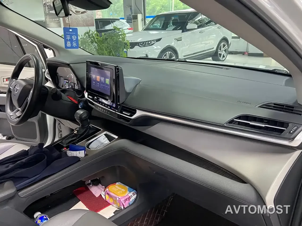 Toyota Granvia 2023 2.5L Hybrid Luxury Edition — фото 16