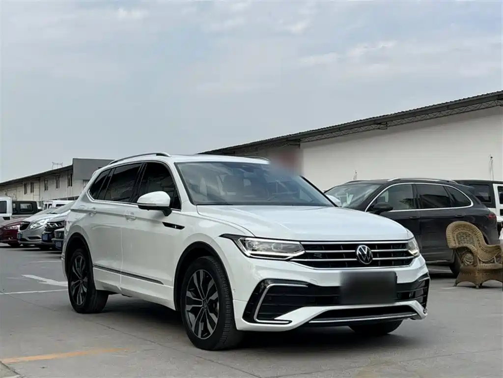 Volkswagen Tiguan L 2023 Facelift 330TSI Auto FWD R-Line Premium — фото 4