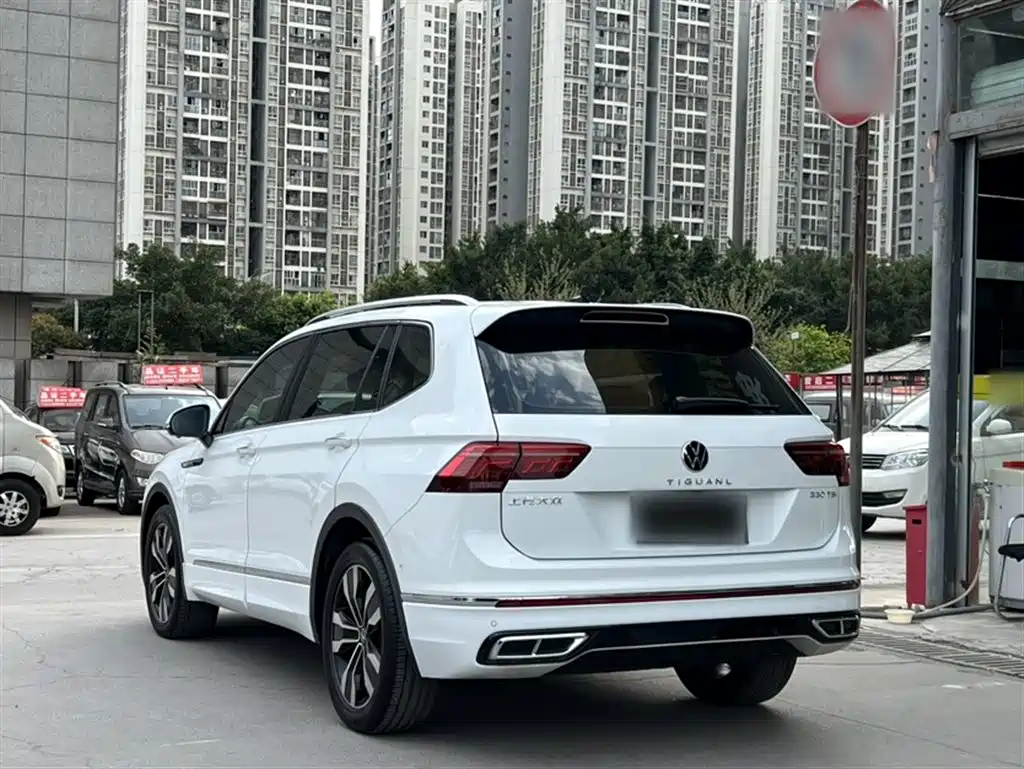 Volkswagen Tiguan L 2023 Facelift 330TSI Auto FWD R-Line Premium — фото 5