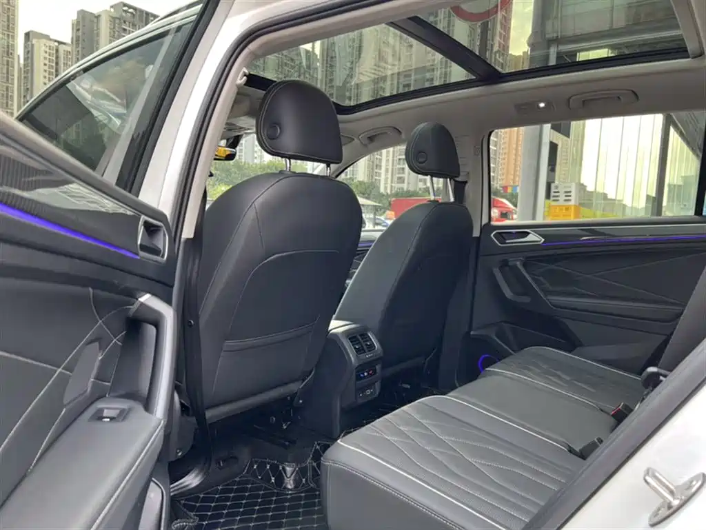 Volkswagen Tiguan L 2023 Facelift 330TSI Auto FWD R-Line Premium — фото 10