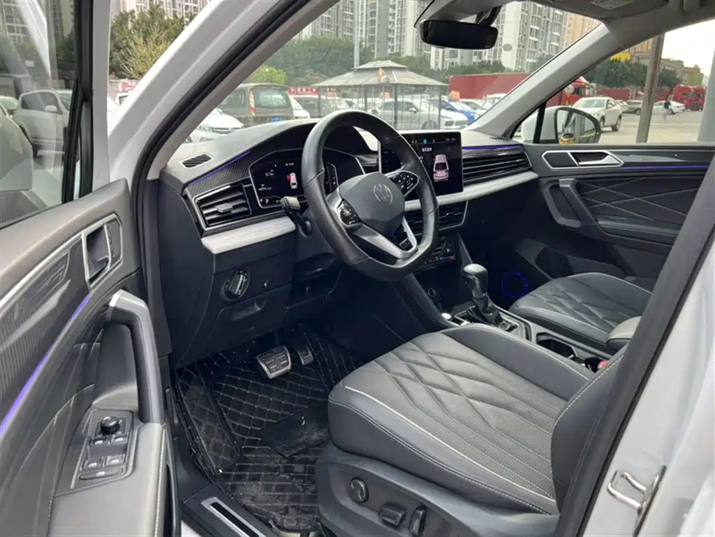 Volkswagen Tiguan L 2023 Facelift 330TSI Auto FWD R-Line Premium — фото 11