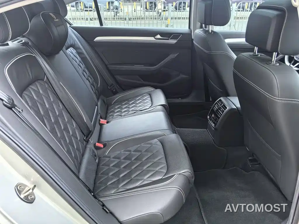 Volkswagen Magotan GTE Plug-in Hybrid 2020 GTE Luxury — фото 14