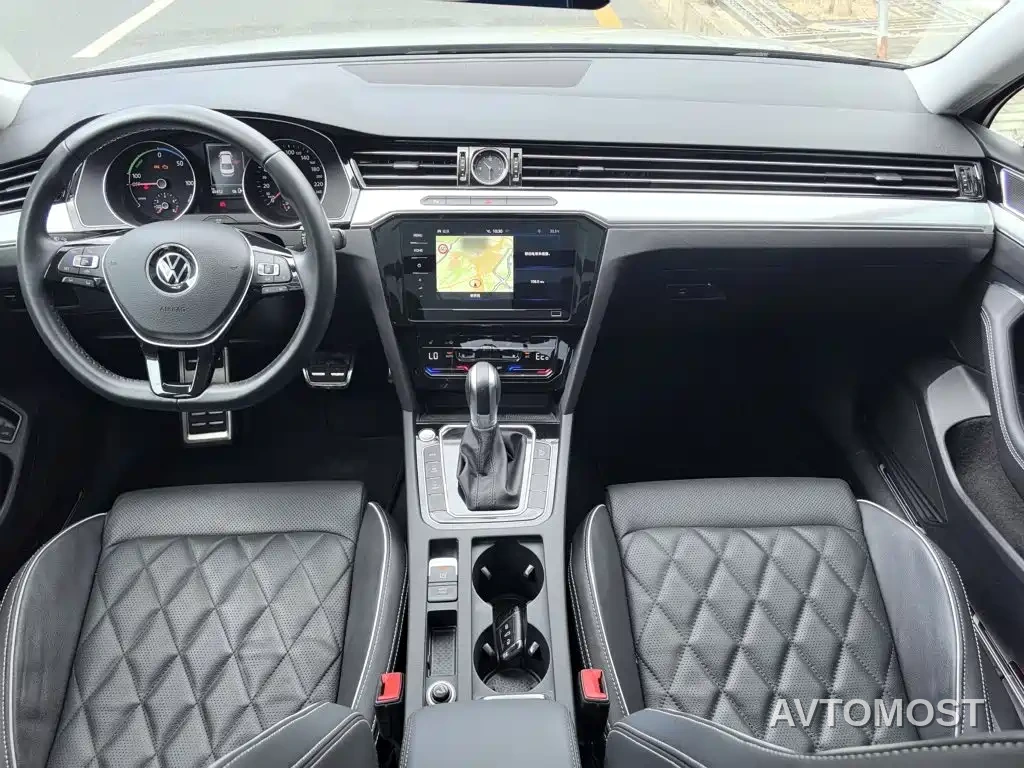 Volkswagen Magotan GTE Plug-in Hybrid 2020 GTE Luxury — фото 15