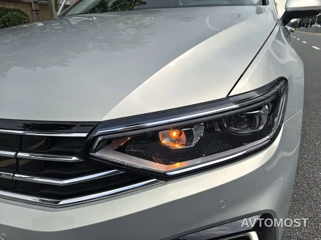 Volkswagen Magotan GTE Plug-in Hybrid 2020 GTE Luxury — фото 16