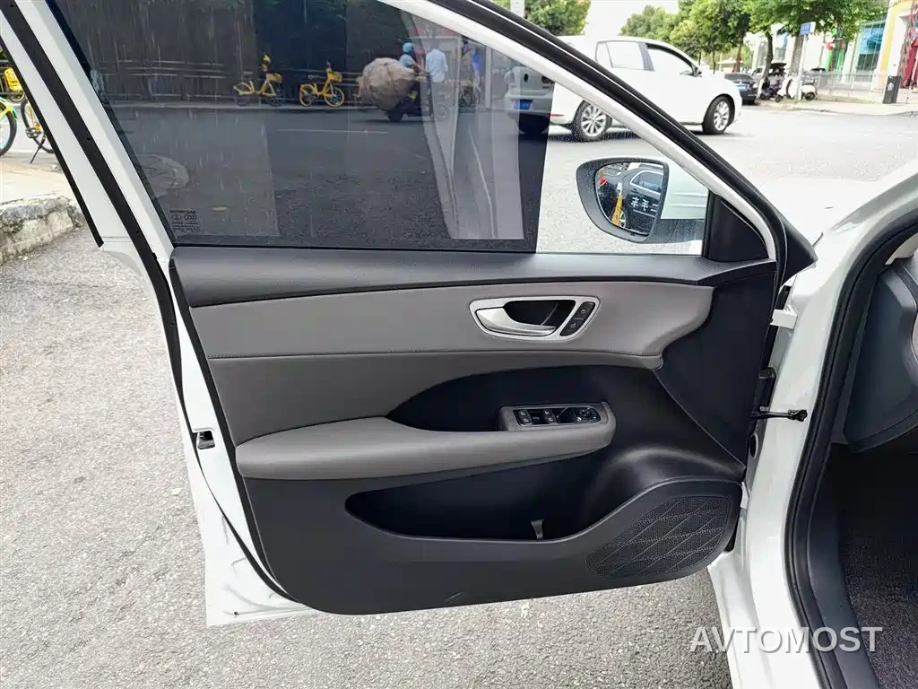 Roewe D6 2025 Model 450km Premium Edition — фото 6
