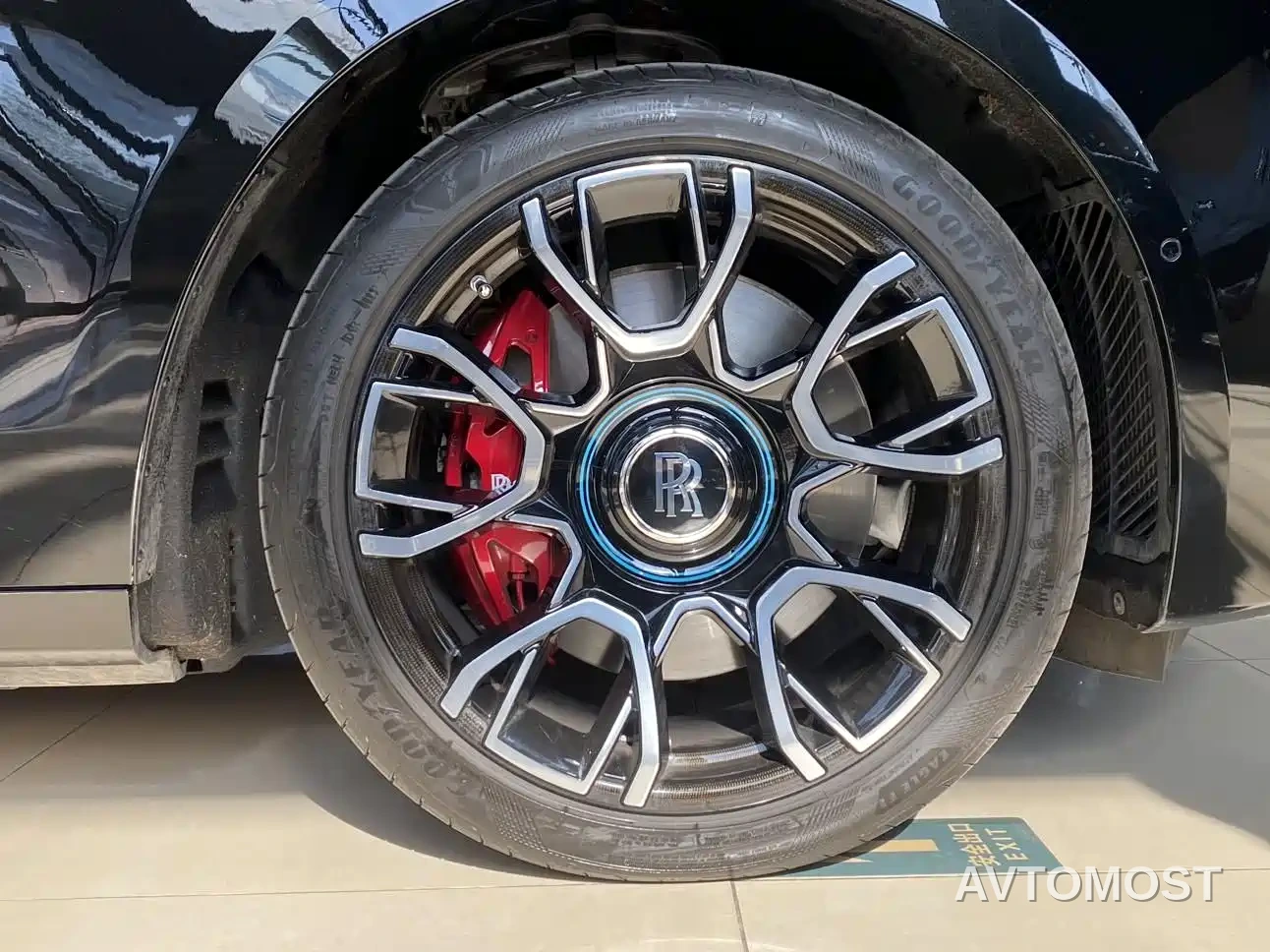 Rolls-Royce Ghost 2024 6.7T Black Badge — фото 6