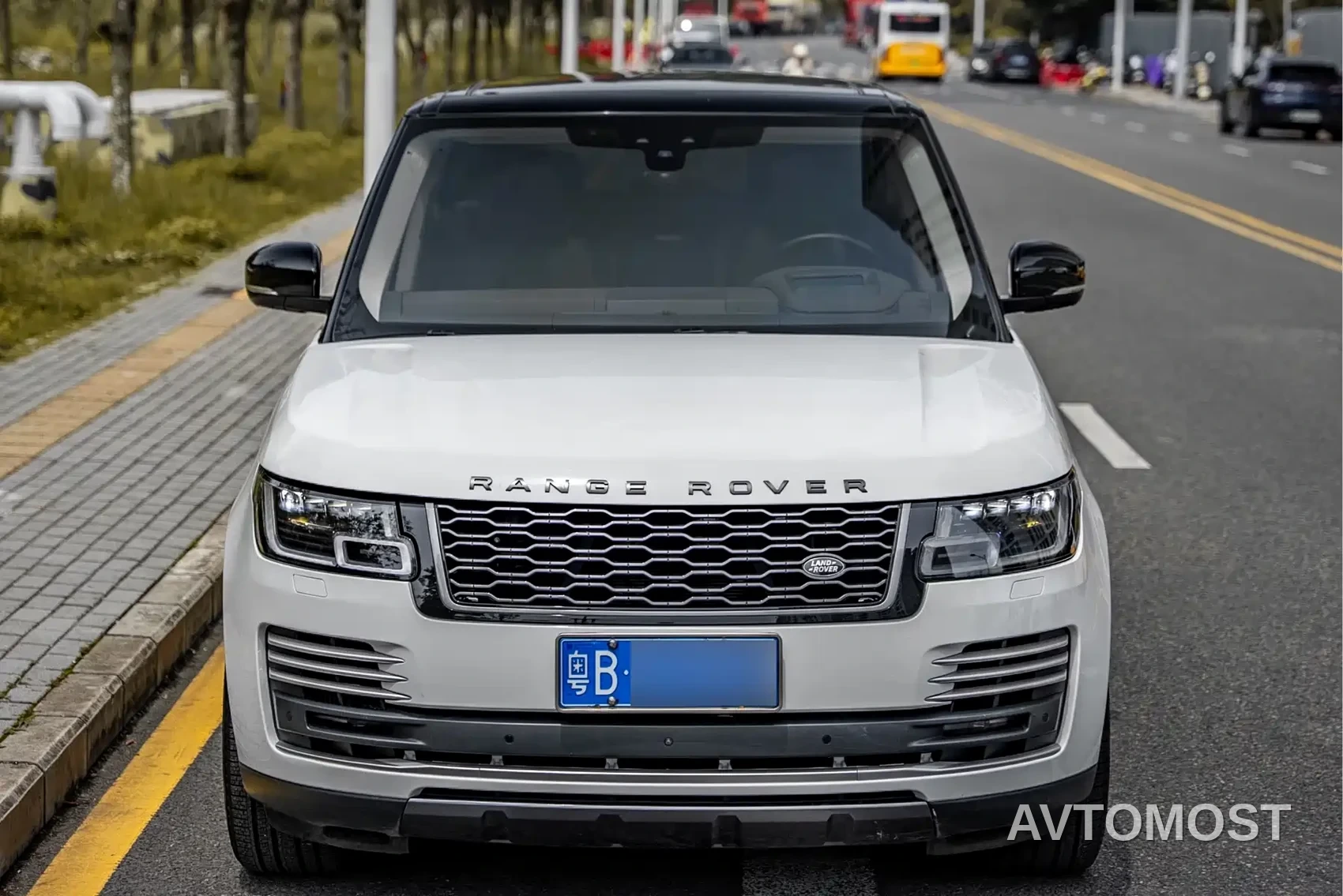 Land Rover Range Rover 2021 3.0 L6 Heritage Extended Classic Edition — фото 2