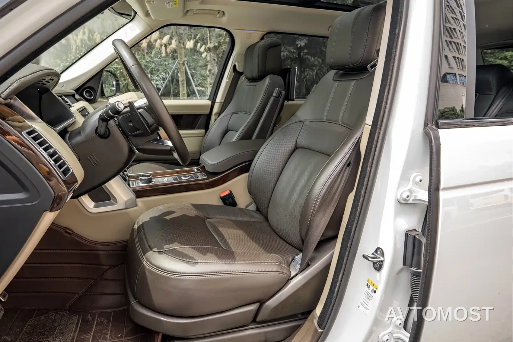 Land Rover Range Rover 2021 3.0 L6 Heritage Extended Classic Edition — фото 4