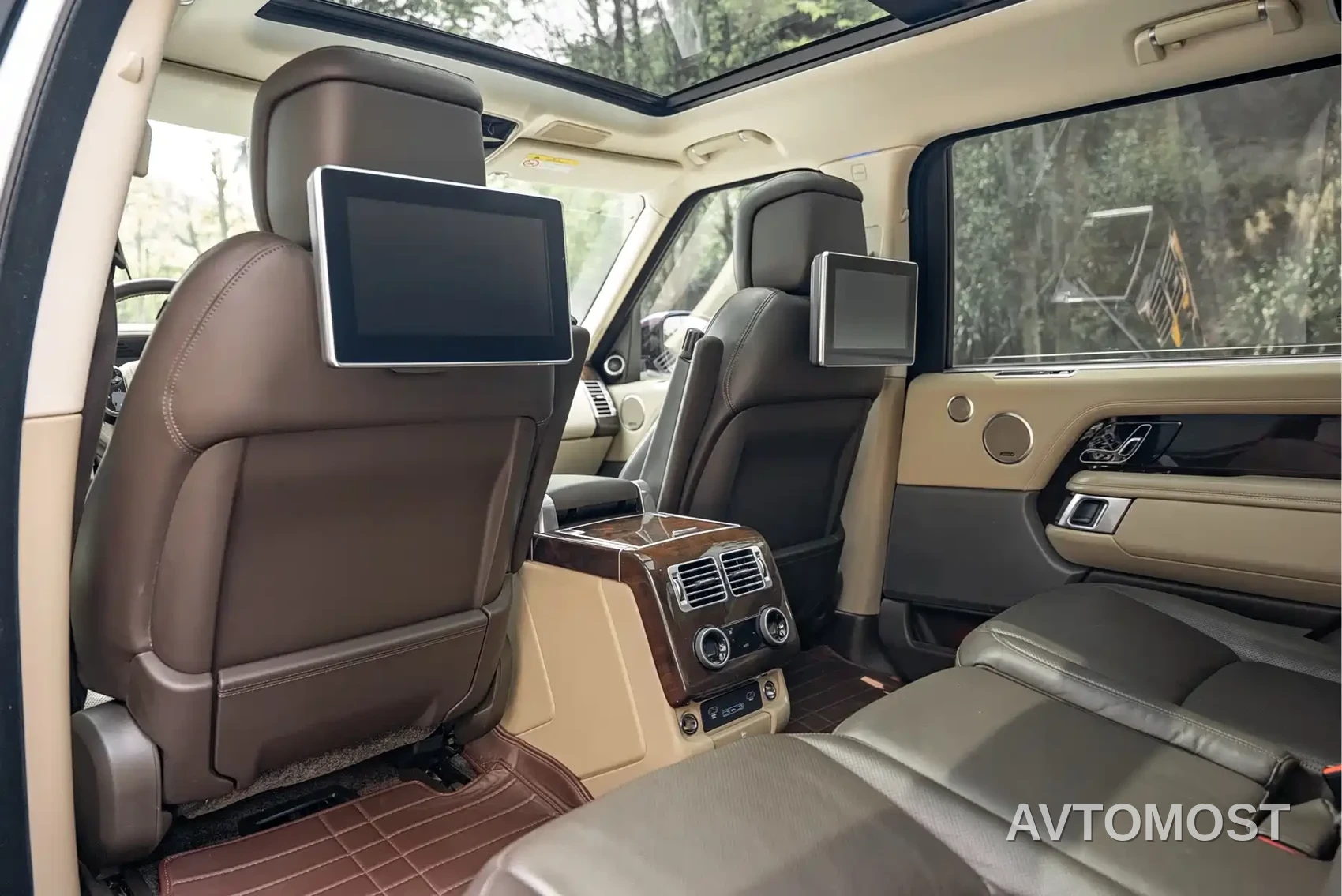 Land Rover Range Rover 2021 3.0 L6 Heritage Extended Classic Edition — фото 6