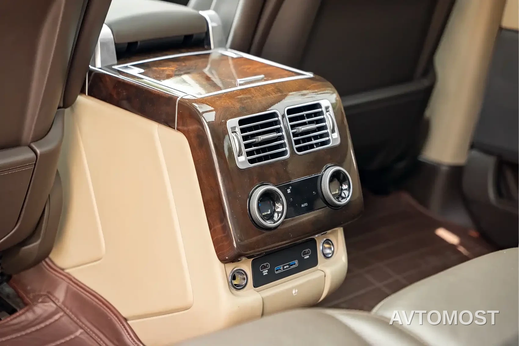 Land Rover Range Rover 2021 3.0 L6 Heritage Extended Classic Edition — фото 8