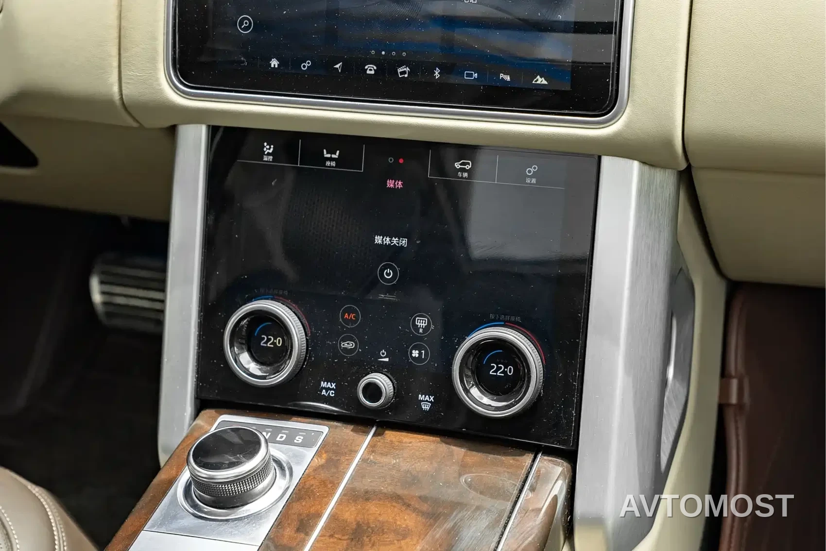 Land Rover Range Rover 2021 3.0 L6 Heritage Extended Classic Edition — фото 12