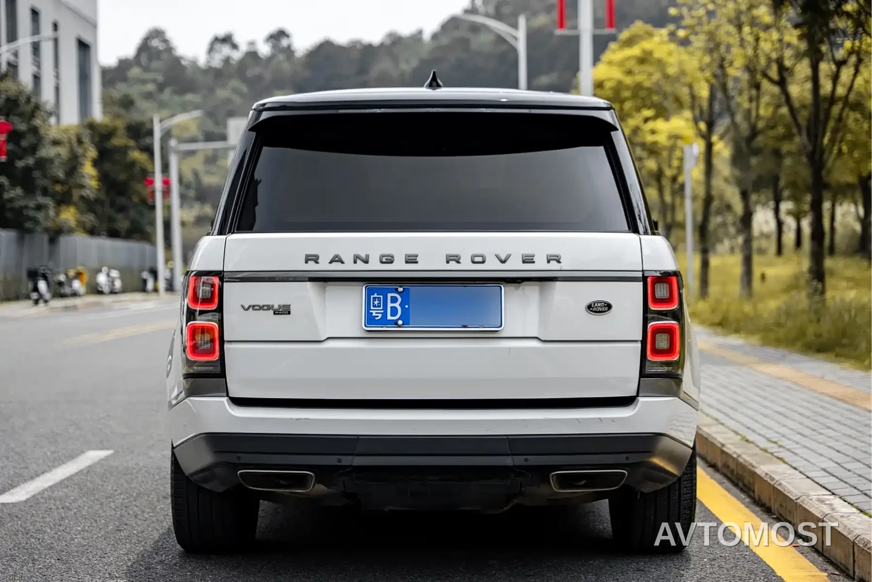 Land Rover Range Rover 2021 3.0 L6 Heritage Extended Classic Edition — фото 17