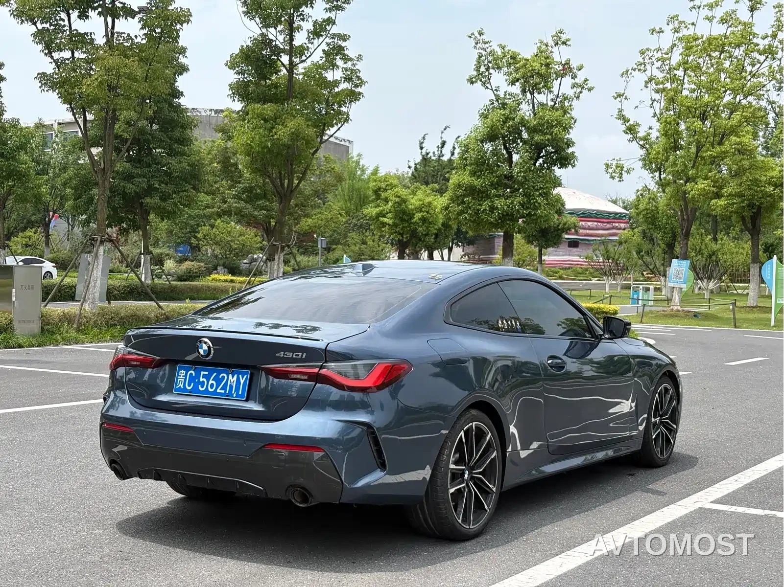 BMW 4 Series 2023 430i M Sport Shadowline Package — фото 4