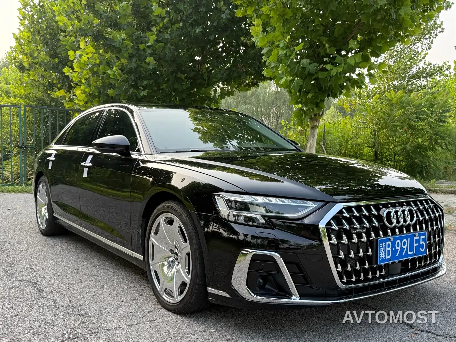Audi A8 2024 Model A8L 45 TFSI quattro Luxury — фото 3