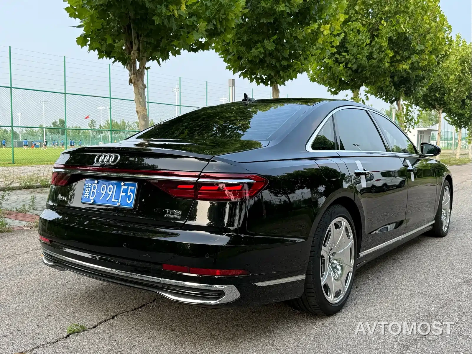 Audi A8 2024 Model A8L 45 TFSI quattro Luxury — фото 4