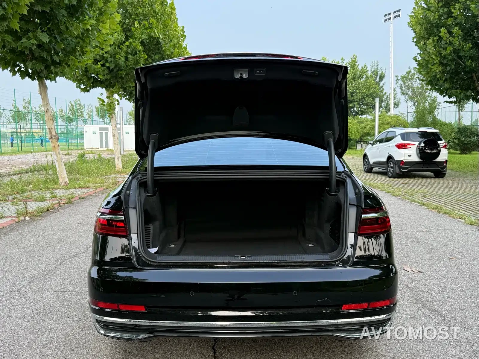 Audi A8 2024 Model A8L 45 TFSI quattro Luxury — фото 7