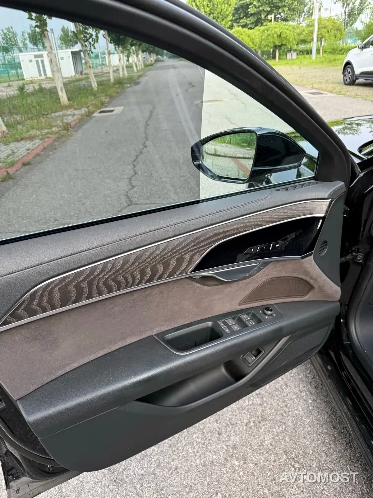 Audi A8 2024 Model A8L 45 TFSI quattro Luxury — фото 9
