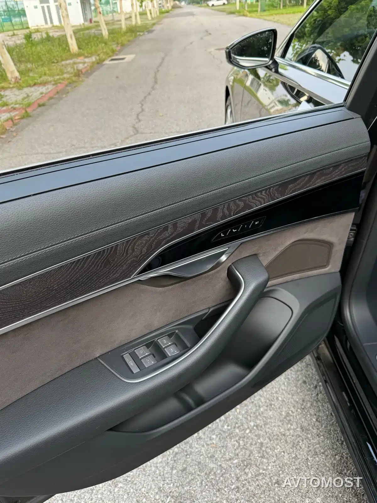 Audi A8 2024 Model A8L 45 TFSI quattro Luxury — фото 17