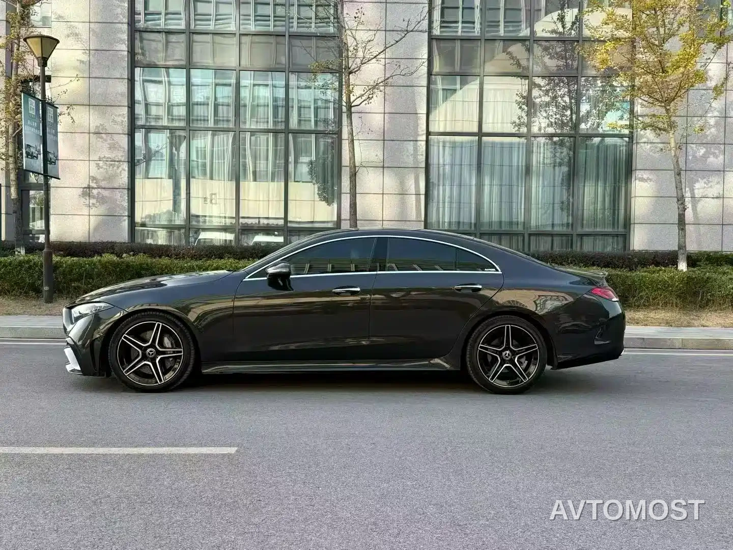 Mercedes-Benz CLS 2023 Model CLS 300 Luxury Version — фото 2