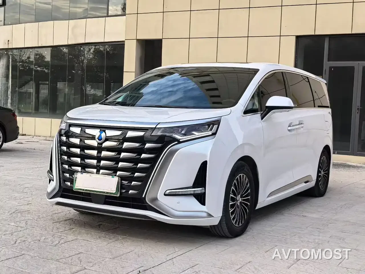 Denza D9 2022 DM-i 970 AWD Flagship — фото 1