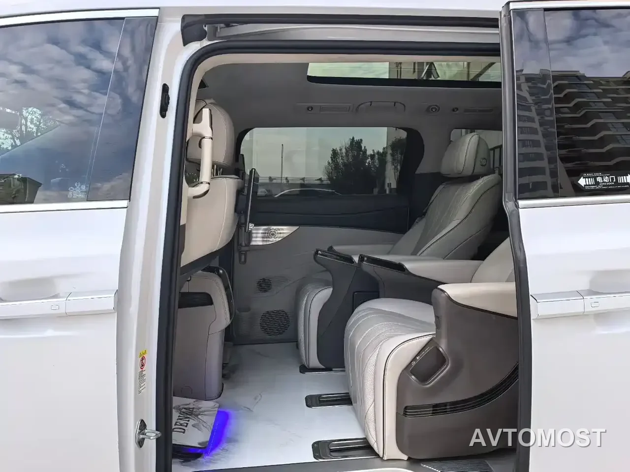 Denza D9 2022 DM-i 970 AWD Flagship — фото 4