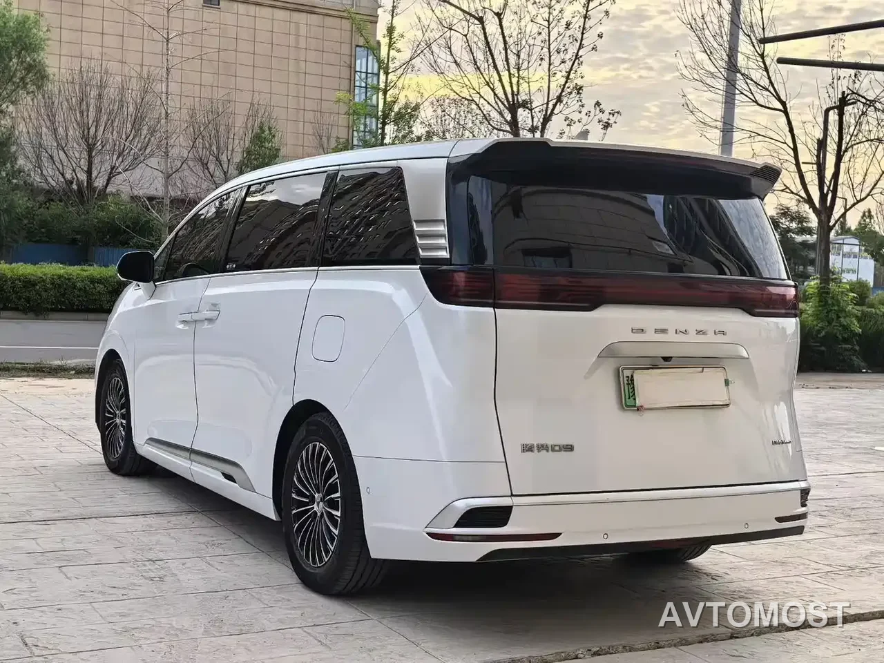 Denza D9 2022 DM-i 970 AWD Flagship — фото 6
