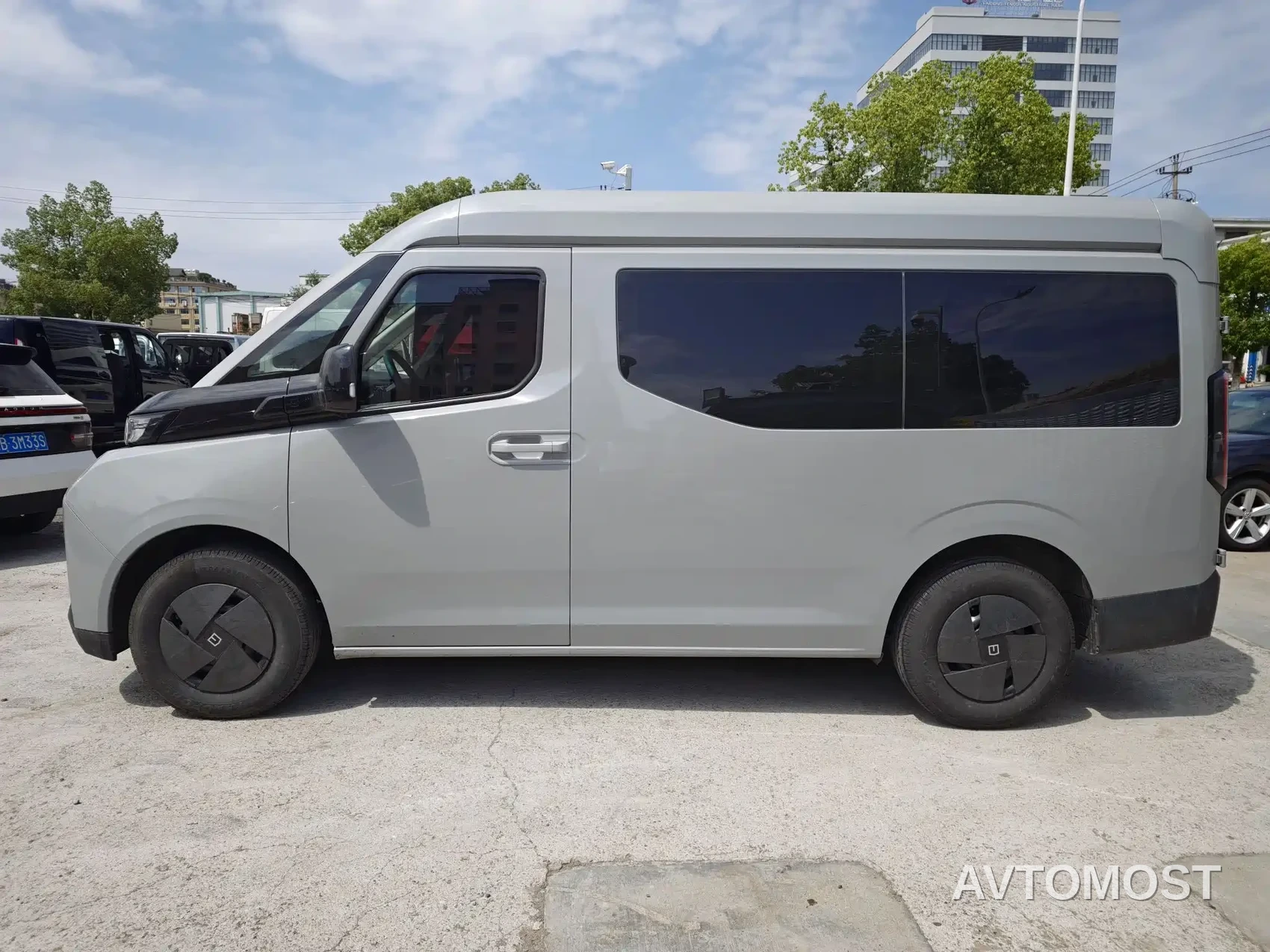 Yuan Cheng Farizon Super VAN 2025 Smart Wealth Edition Short Wheelbase Medium Roof 68kWh Smart Core — фото 11