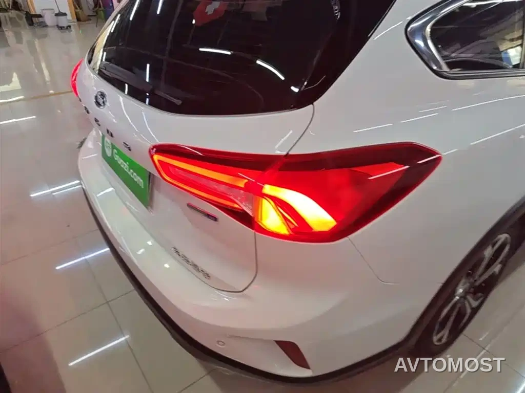 Ford Focus 2021 Shooting Brake EcoBoost 180 Auto Hunter — фото 8