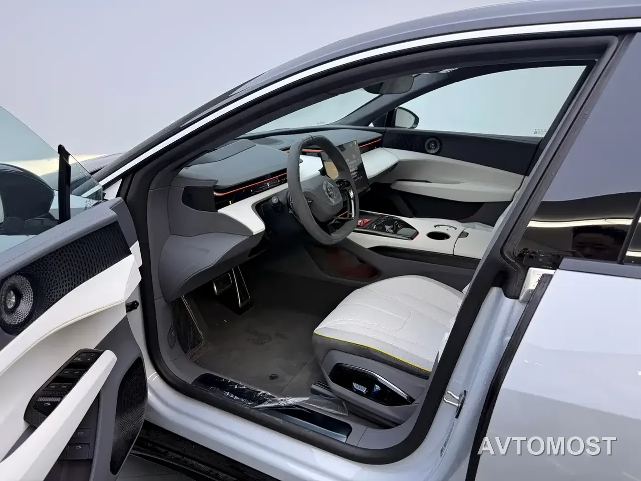Lotus Cars EMEYA Blossom 2025 600 Wagon — фото 3