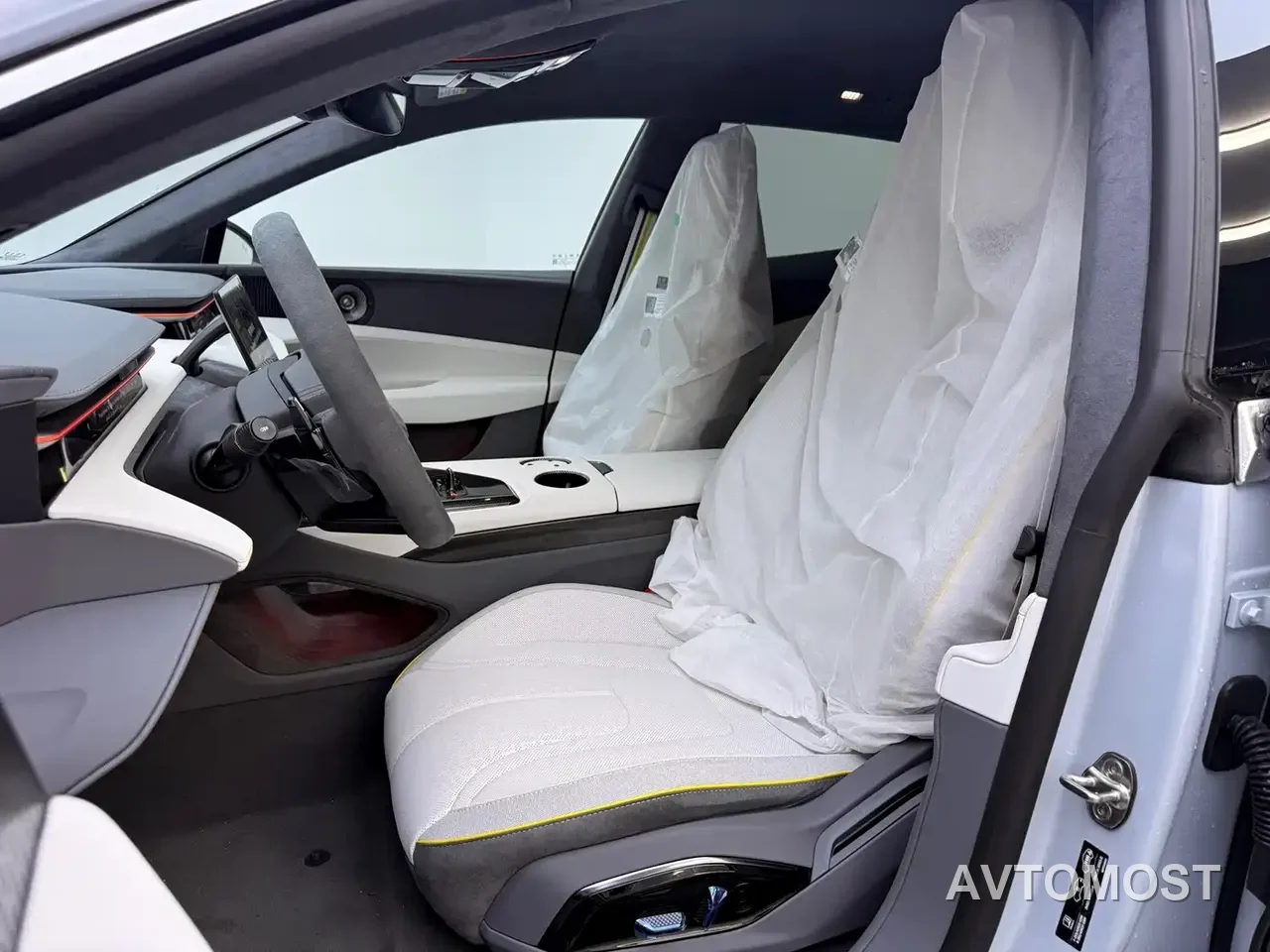 Lotus Cars EMEYA Blossom 2025 600 Wagon — фото 5
