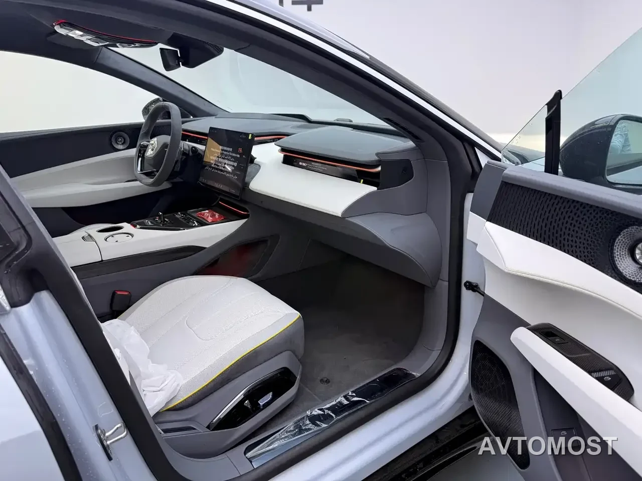 Lotus Cars EMEYA Blossom 2025 600 Wagon — фото 10