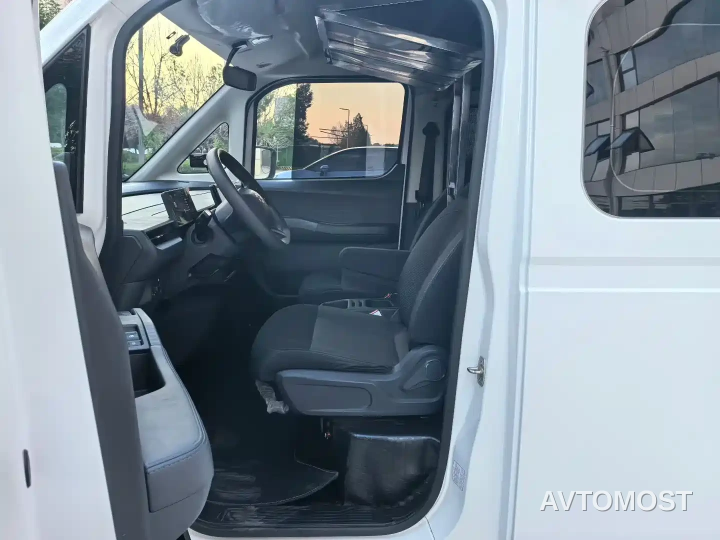Kaven Auto Lefu 2025 LeFu PLUS Joy Ride Edition (Fu Version with Clear Windows) Aiyike 50.23KWh — фото 2