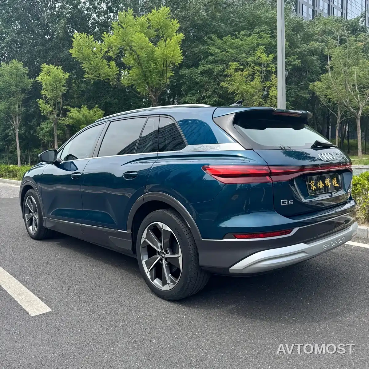 Audi Q5 e-tron 2022 40 e-tron Starlight Edition Brocade Package — фото 6